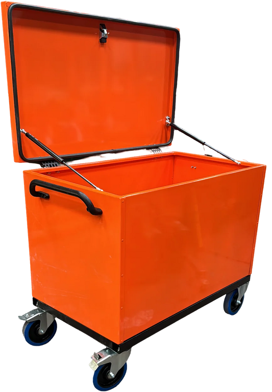 Paddock Blade rug trunk featuring a spacious design with a sleek finish, ideal for storing rugs and accessories.